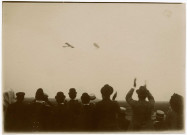 L'aviateur Hubert Latham et le colonel Renard, août 1909