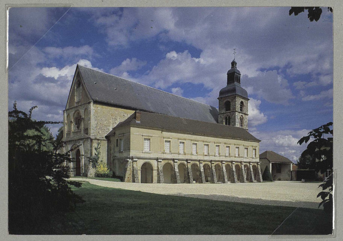 HAUTVILLERS. L'Abbaye d'Hautvillers (Marne-France). Propriété du champagne Moët et Chandon Dom Pérignon qui en fut le cellérier de 1668 à 1715 y découvrit les secrets de l'élaboration du vin de champagne. / Reims-Color ; photographe.