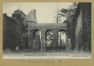 MONTMORT-LUCY. Château de Montmort, (Marne). Les Fossés et le Pont-Levis / G. Dart, photographe à Montmirail.
MontmirailÉd. G. DartI. M. P.[avant 1914]