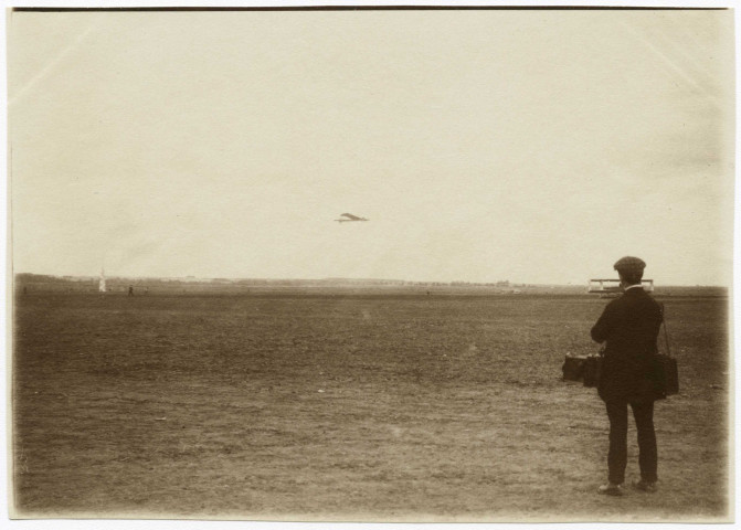 Latham et deux biplans en panne, août 1909