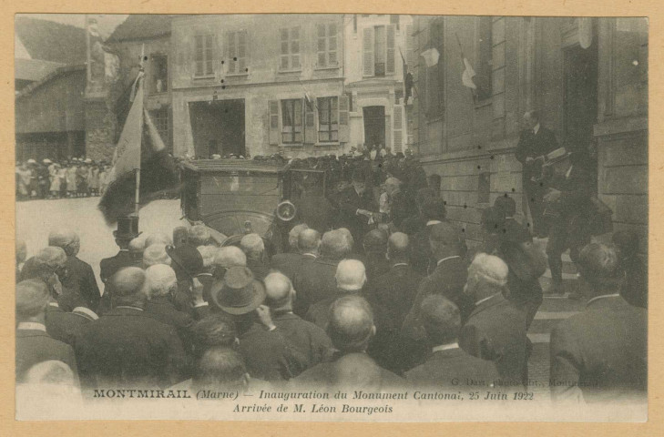 MONTMIRAIL. Inauguration du monument cantonal, 25 juin 1922. Arrivée de M. Léon Bourgeois.Montmirail : G. Dart photo-édit.