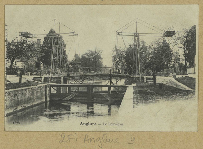 ANGLURE. Le pont-levis.
(02 - Château-ThierryA. Rep. et Filliette).[vers 1905]
Collection R. F