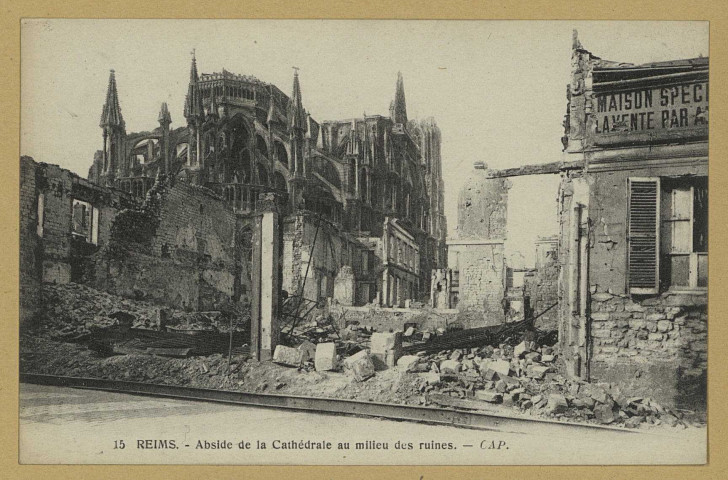 REIMS. 15. Abside de la Cathédrale au milieu des ruines.
StasbourgCAP - Cie Alsacienne.Sans date