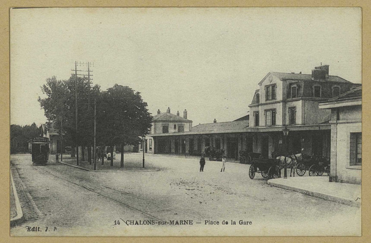 CHÂLONS-EN-CHAMPAGNE. 14- Place de la gare. Château-Thierry J. Bourgogne. Sans date 