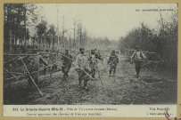 VILLE-SUR-TOURBE. -811-La Grande Guerre 1914-15. Près de Ville-sur-Tourbe (Marne). Convoi apportant des chevaux de frise aux tranchées.