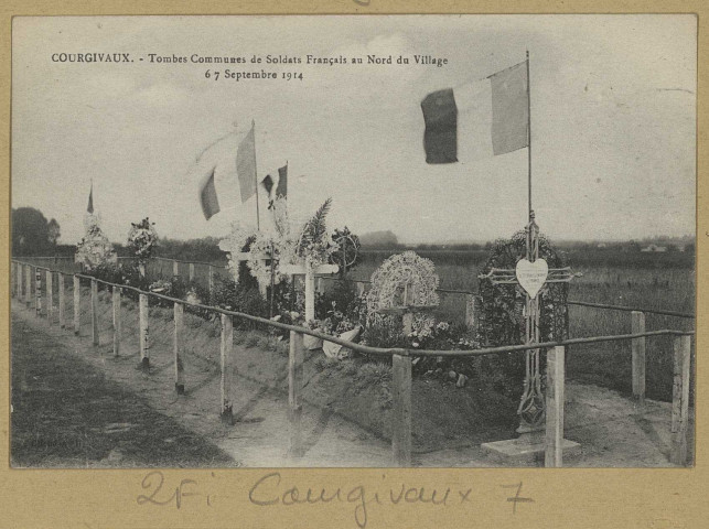 COURGIVAUX. Tombes communes de soldats français au nord du village 6-7 sept. 1914 / A.H., photographe.