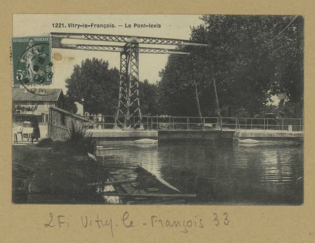 VITRY-LE-FRANÇOIS. -1221. Le Pont-levis. Collection R. F 