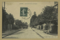 SUIPPES. Avenue de la gare vers Suippes / L. Guérin, photographe.