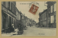 SERMAIZE-LES-BAINS. -12-Rue de Bar / Dumont, photographe.
Édition Bellorget.[vers 1910]