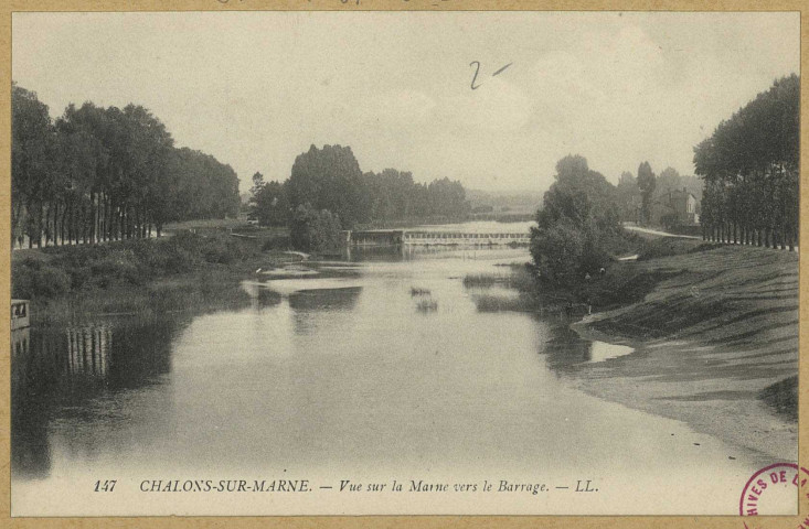 CHÂLONS-EN-CHAMPAGNE. 147- Vue sur la Marne vers le Barrage.
LL.Sans date