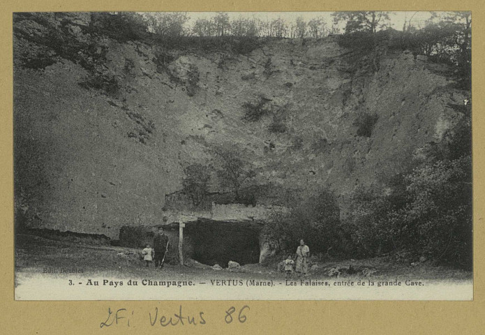VERTUS. 3-Au Pays du champagne. Vertus (Marne). Les falaises, entrée de la grande cave.
Château-ThierryÉdition J. BourgogneÉdition Doublet.[vers 1925]