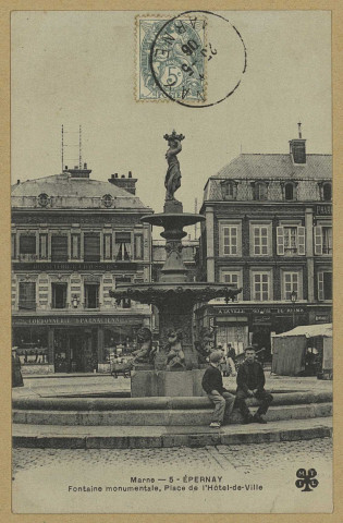 ÉPERNAY. Marne-5-Épernay-Fontaine monumentale, Place de l'Hôtel de ville. M.T.I.L. [vers 1906] 