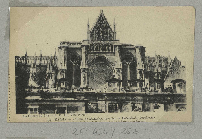 REIMS. La Guerre 1914-18 - L.C.H., 44. L'École de Médecine, derrière la Cathédrale, bombardée.