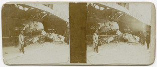 Mourmelon-le-Grand. Camp de Châlons. Hangar d'aviation après bombardement, avril 1915.