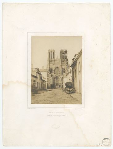 REIMS. Vue de la cathédrale (prise de la rue Libergier)