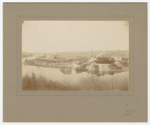 Edmonton au Canada. Industrie au bord de l'eau.