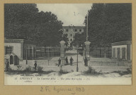 ÉPERNAY. 45-La caserne Abbé. The Abbé Barracks.
EpernayÉdition Péroché (75 - Parisimp. Levy et Cie).Sans date