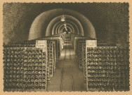 ÉPERNAY. Champagne de Castellane. Une galerie de vins sur pupitres (2ème position des bouteilles en cave).
Nancy-ParisHélio-Lorraine.1904-1960