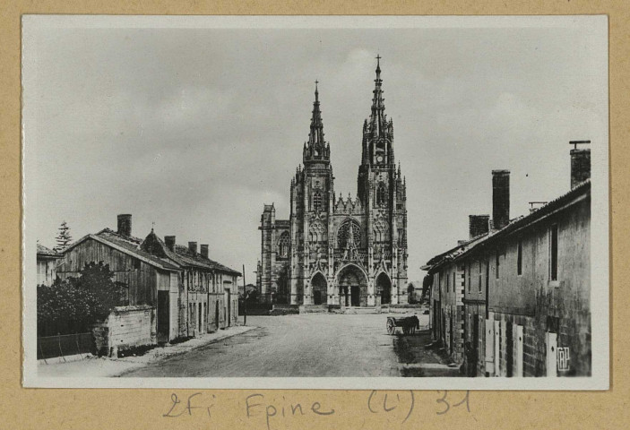 ÉPINE (L'). 17-La Grande Rue et la Basilique Notre-Dame. Paris Real-photo C.A.P. [vers 1946] 