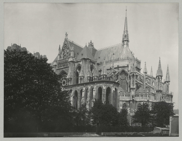 REIMS. Cathédrale de Reims. Abside côté sud.