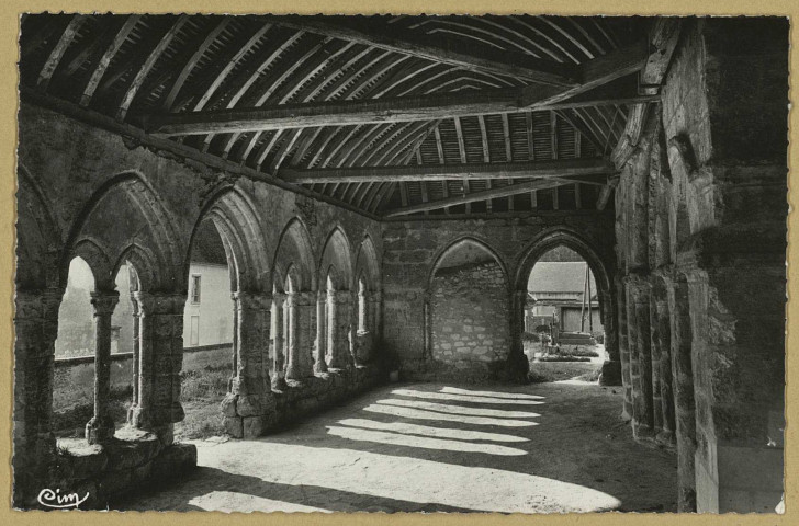 CORROY. L'Église, monument historique Narthex du XIIIe s., charpente du XVe s.
(21 - Dijonimp. Combier CIM).[vers 1963]
CIM