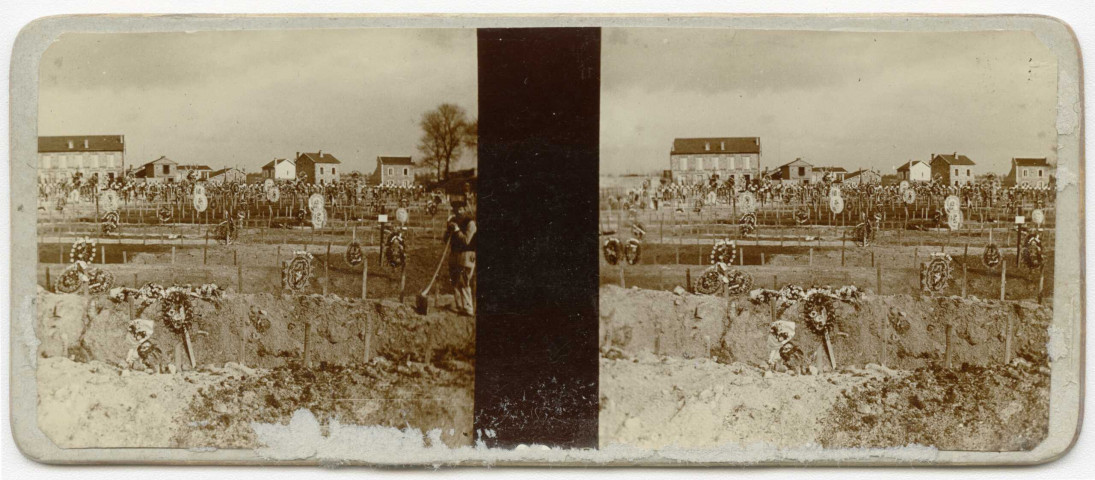 Châlons. Cimetière de soldats morts au champ d'honneur.