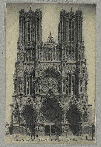 REIMS. 246 - Cathédrale de La Façade / N.D., Phot.