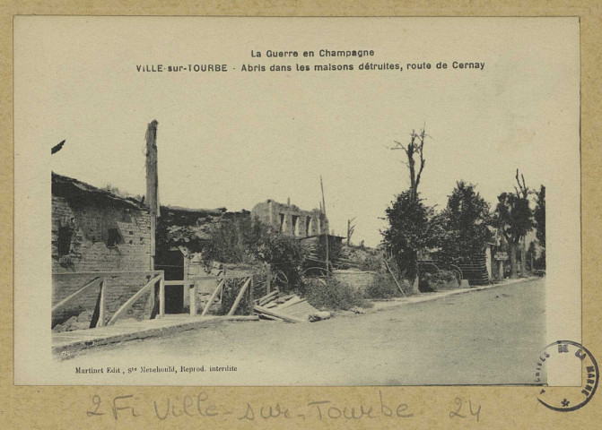 VILLE-SUR-TOURBE. La Guerre en Champagne. Ville -sur-Tourbe. Abris dans les maisons détruites, route de Cernay.
Ste-MenehouldÉdition Martinet.[vers 1915]