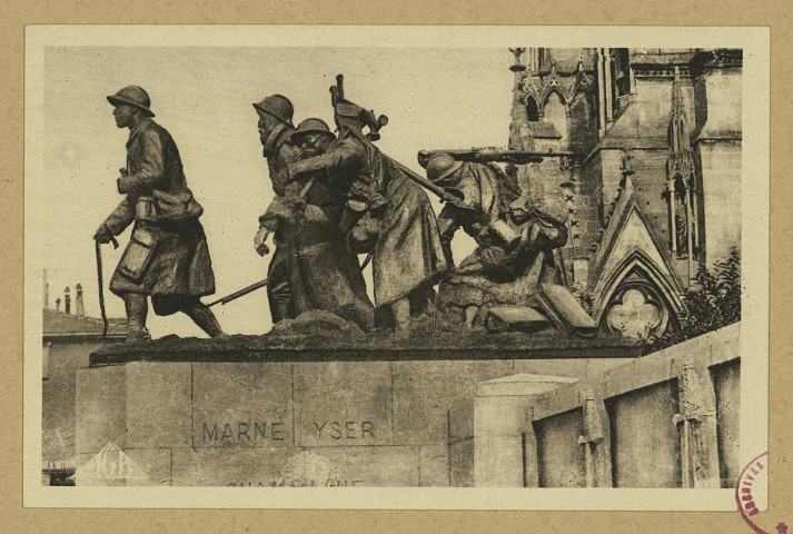 CHÂLONS-EN-CHAMPAGNE. 106- Monument aux morts (Guerre 1914-1918). La Relève, par Gaston Broquet. Château-Thierry Bourgogne Frères. Sans date 