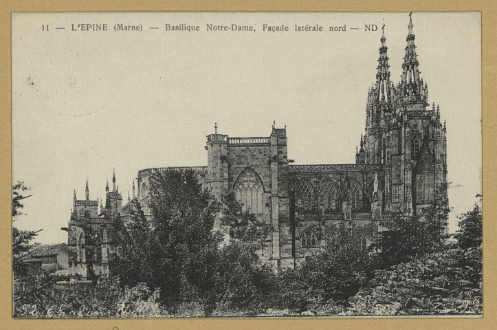 ÉPINE (L'). 11-Basilique Notre-Dame, façade latérale Nord / N. D., photographe.
(75 - ParisLevy et Neurdein Réunis).Sans date