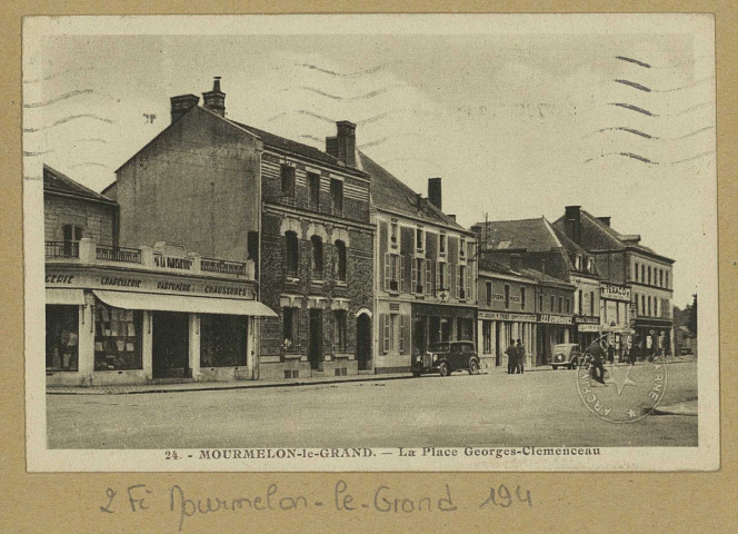 MOURMELON-LE-GRAND. 24-La Place Georges Clémenceau. Mourmelon-le-Grand Édition P. Mutte. [vers 1937] 