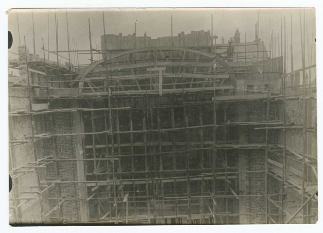 REIMS. Chantier de reconstruction du Grand Théâtre de Reims