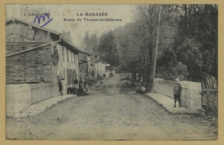 VIENNE-LE-CHÂTEAU. L'Argonne. La Harazée. Route de Vienne-le-Château.