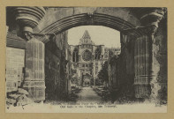 REIMS. 311. Ancienne Porte du Chapitre, le Transept. Old Gate of the Chapter, the Transept / N.D., phot.
Paris[s.n.] ([s.l.]Neurdein frères).Sans date