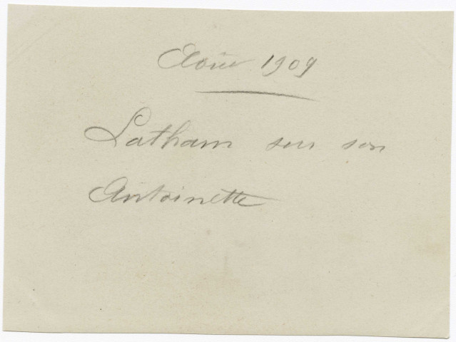 L'aviateur Hubert Latham sur son Antoinette, août 1909