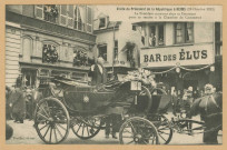 REIMS. Visite du président de la république à Reims (19 octobre 1913). Le président montant dans sa Daumont pour se rendre à la Chambre de commerce.[Sans lieu] : Thuillier