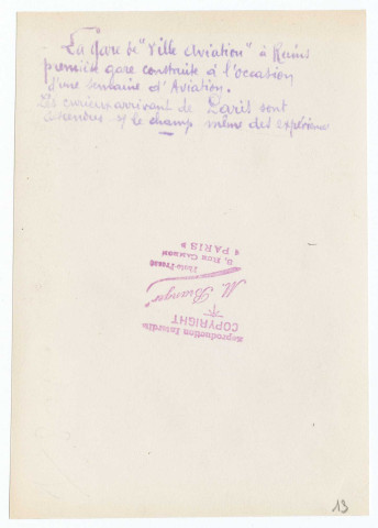 La gare de "Ville aviation" à Reims. Première gare construite à l'occasion d'une semaine d'aviation. Les curieux arrivant de Paris sont descendus sur le champ même des expériences / M. Branger