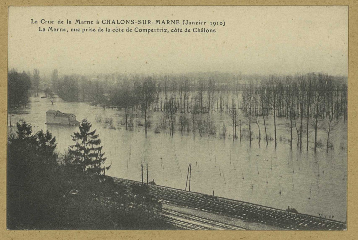CHÂLONS-EN-CHAMPAGNE. La crue de la Marne à Châlons-sur-Marne (janvier 1910 ). La Marne, vue prise de la côte de Compertrix, côté de Châlons.