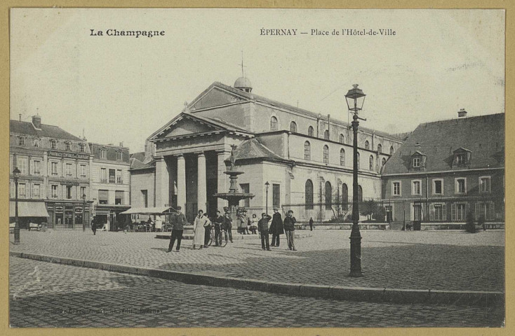 ÉPERNAY. La Champagne-Épernay-Place de l'Hôtel de Ville. Epernay Édition Lib. J. Bracquemart. Sans date 
