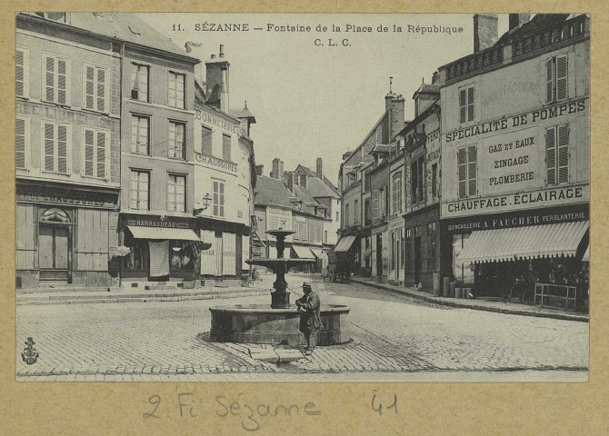 SÉZANNE. 11-Fontaine de la place de la République.