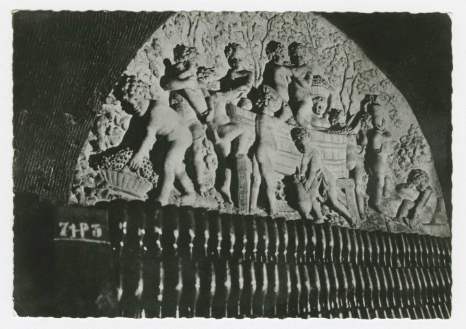 ÉPERNAY. En Champagne. Bas-relief taillé dans la craie des caves. Champagne Mercier, Epernay