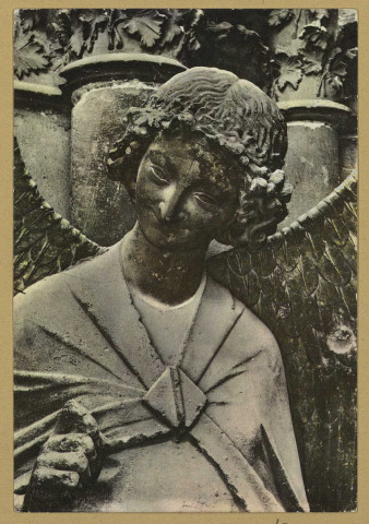 REIMS. 53. La Cathédrale (XIIIe s.) - Ange Gardien de Saint-Nicaise, nommé l'Ange au Sourire.Collection Reims-Cathédrale