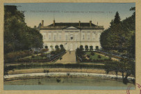 CHÂLONS-EN-CHAMPAGNE. 61- Les jardins de la Préfecture.
Grand Bazard de la Marne (75 Paris, Lévy et Neudein Réunis).Sans date