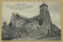 REUVES. -21-Guerre de 1914. Reuves (Marne). Le clocher tient miraculeusement. La cloche reste suspendue dans un enchevêtrement de poutres, le petit cimetière est jonché de débris de toute sortes.