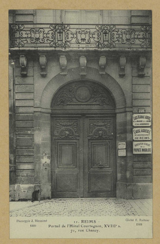 REIMS. 11. Portail de l'Hôtel Courtagnon, XVIIIe s., 71, rue Chanzy / F. Rothier, phot. 1908.
(51 - ReimsJ. Bienaimé).1908-1909
Société des Amis du Vieux Reims