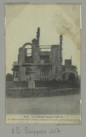 SUIPPES. 486- La Grande Guerre 1914-15. Le château de Suippes (Marne) bombardé et incendié par les Allemands.
Paris 28Richard.1914-1915