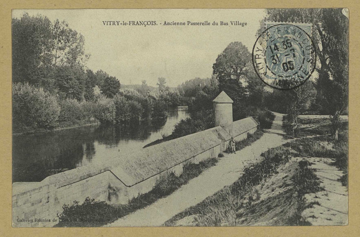 VITRY-LE-FRANÇOIS. Ancienne passerelle du Bas-Village. Édition G. Marlin. [vers 1905] 