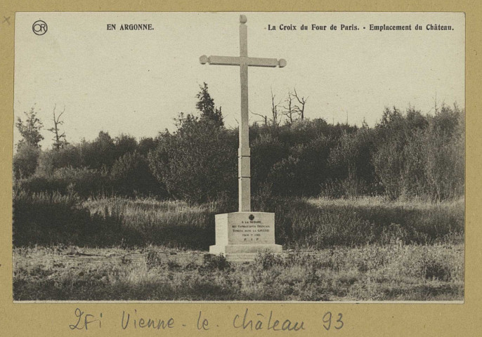 VIENNE-LE-CHÂTEAU. En Argonne. La Croix du Four de Paris. Emplacement du Château.
MatouguesÉdition OrCh. Brunel : Édition Floriot : Tabacs.Sans date