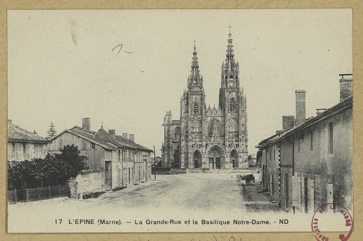 ÉPINE (L'). 17-La Grande Rue et la Basilique Notre-Dame / ND, photographe. (75 - Paris Levy et Neurdein Réunis). Sans date 
