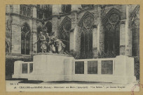 CHÂLONS-EN-CHAMPAGNE. 98- Monument aux morts (1914-1918). ""La Relève"", par Gaston Broquet.
Château-ThierryBourgogne Frères.Sans date